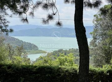 Casa de 4 habitaciones, Valle de Bravo · Casa en Renta en Avandaro