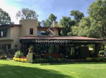 Casa de 8 habitaciones, Valle de Bravo · Casa en Venta Dentro del Club de Golf Avandaro