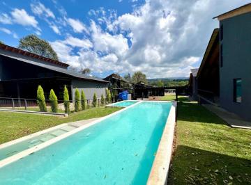 Casa en condominio de 4 habitaciones, Valle de Bravo · Fracción de Casa en Venta en Acatitlan