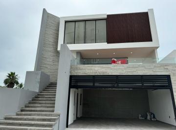 Casa · 280m² · 3 Recámaras · 2 Estacionamientos · Casa en Playas del Conchal