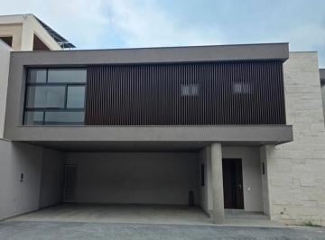 Casa · 315m² · 3 Recámaras · 3 Estacionamientos · Casa Nueva en Santiago Colonia Privada