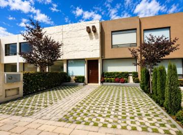 Casa de 3 habitaciones, Calimaya · Casa en Renta Lomas Virreyes, Calimaya, Cerca Metepec, Casa con Jardin