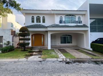 Casa de 3 habitaciones, Zapopan · Casa en Renta en Valle Real