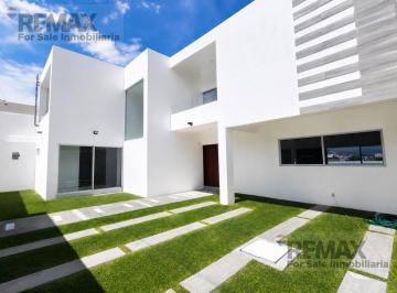 Casa · 430m² · 5 Recámaras · 3 Estacionamientos · Venta de Casa en Burgos de Cuernavaca, Temixco, Morelos. Clave 5992