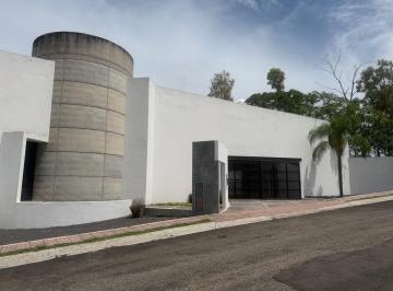 Casa · 650m² · 3 Recámaras · 3 Estacionamientos · Casa - Real de Juriquilla