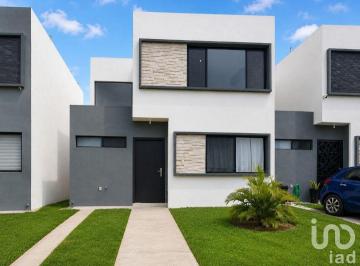 Casa · 95m² · 3 Recámaras · 1 Estacionamiento · Casa en Renta en La Querencia Residencial Veracruz Ts14