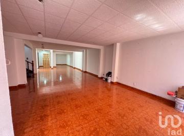Casa · 244m² · 3 Recámaras · 2 Estacionamientos · Casa en Venta en Calle 5 de Mayo Iztapalapa
