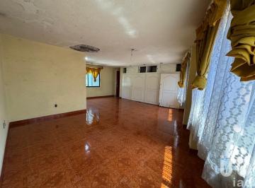 Casa · 244m² · 3 Recámaras · 2 Estacionamientos · Casa en Venta en Calle 5 de Mayo Iztapalapa