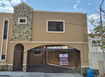 Casa de 4 habitaciones, Monterrey · Casa en Venta Muy Bien Ubicada