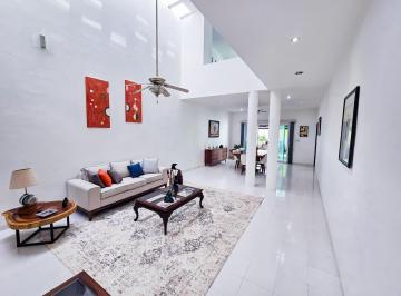 Casa · 586m² · 4 Recámaras · 4 Estacionamientos · Casa en Venta Residencial Montecristo Mérida Yucatán
