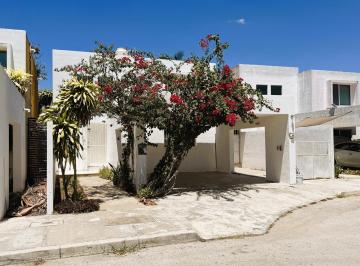 Casa · 155m² · 2 Recámaras · 2 Estacionamientos · Casa en Venta en Altabrisa
