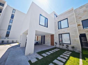 Casa · 265m² · 3 Recámaras · 2 Estacionamientos · Casa - Jurica