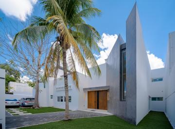 Casa de 6 habitaciones Venta MN 18,990,000 · Casa en Privada Álamos, Cancún | 600 m² | 6 Recámaras | Amueblada