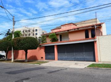 Casa · 309m² · 4 Recámaras · 3 Estacionamientos · Casa en Venta en Andrés Terán 1801, Lomas del Country, 44260 Guadalajara, Jalisco.