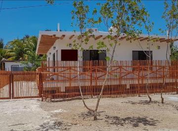 Casa · 137m² · 2 Recámaras · 3 Estacionamientos · Donde El Azul del Mar Es Parte de Tu Hogar. Amplia Casa 2 Recs a Dos Cuadras de La Playa