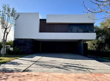 cf4a3c33a4ea9c581462c7514c0a766eba1505a31f6619c55b9839d6b7c8f611 · Casa de Lujo en Venta en Residencial Yucatán Country Club, Mérida, Yucatán