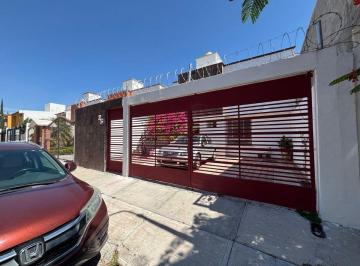 Casa de 3 habitaciones, Corregidora · Casa en Renta en Residencial Santa Fe