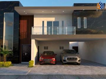 Casa · 303m² · 4 Recámaras · 3 Estacionamientos · Casa en Venta en Fracc. Los Cedros Residencial Durango