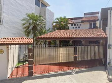 Casa · 290m² · 4 Recámaras · 2 Estacionamientos - ACTIVOS E INVERSIONES · Venta de Casa en Lomas de Rosales, Tampico Tamauliipas.