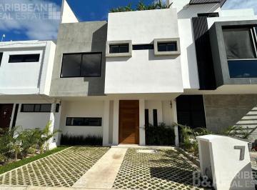 Casa · 185m² · 3 Recámaras · 2 Estacionamientos · Casa en Venta en Residencial Arbolada, Cancún