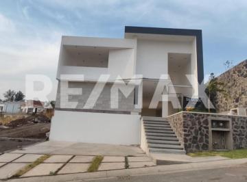 Casa · 400m² · 3 Recámaras · 3 Estacionamientos · Casa en Venta en Morelos, Fraccionamiento Lomas de Cocoyoc