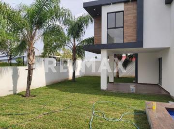Casa · 170m² · 3 Recámaras · 2 Estacionamientos · Casa en Venta en Morelos, Fraccionamiento Altos de Oaxtepec