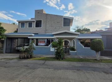 Casa de 4 habitaciones, Zapopan · Casa en Venta en Bugambilias | 4 Recámaras, Jardín y Terraza