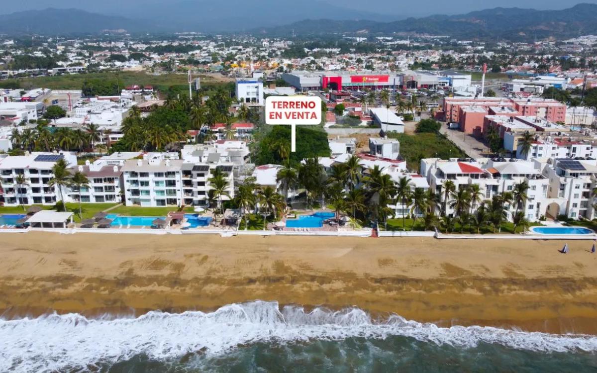 Terreno en Venta en Manzanillo a 215 m de La Playa