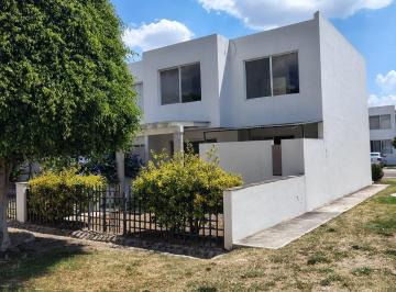 Casa · 132m² · 3 Recámaras · 2 Estacionamientos · Casa en Venta Paseos del Bosque