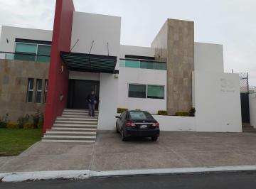 Casa · 450m² · 4 Recámaras · Casa en Residencial Vista Real
