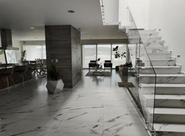 Casa · 587m² · 4 Recámaras · 3 Estacionamientos · Hermosa en Enta Queretaro Cumbres del Lago Juriquilla