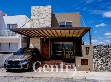 Casa · 163m² · 3 Recámaras · 2 Estacionamientos · Casa en Venta en Mirador del Campanario