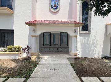 Casa · 600m² · 5 Recámaras · 4 Estacionamientos · Casa en Venta con Estilo Colonial