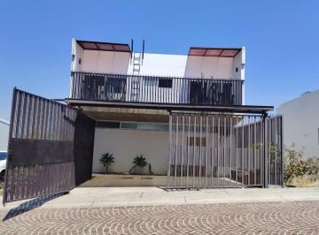 Casa de 4 habitaciones, Querétaro · Hermosa Residencia en Zona Élite de Querétaro!