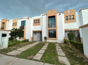 FACHADA · Casa en Renta en Oasis, Frente a Área Verde y con Alberca