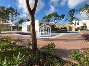 Casa · 97m² · 2 Recámaras · 2 Estacionamientos · Casa en Venta en Playa del Carmen 2 Habitaciones con Gym, Casa Club Alberca