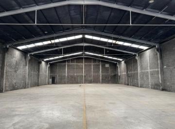 Nave industrial · 800m² · 4 Estacionamientos · Bodega en Renta en Santa Catarina