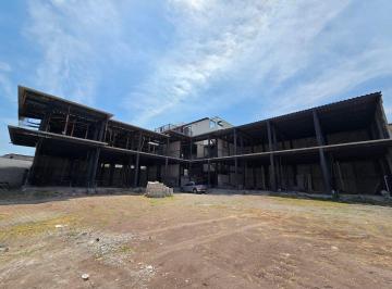 e15d52c15a640300fd9371cc18c68a14b93e18387e9f42e60231653a7d052dac · Plaza Comercial en Obra Negra en Venta Frente a Altozano