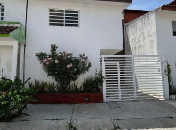 22923e94aa3c8ad4f6e1f366b671592e3e3f84f63a4a25b6673b7fce07a443d6 · Casa en Venta en Fraccionamiento Santa Clara