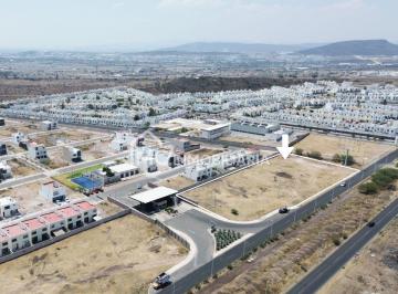 c65381f72f7adc4b52c3f8fcb580e10aadc154f3d9d468e15a78dffb6565f9bf · Terreno Comercial en Venta por El Mirador