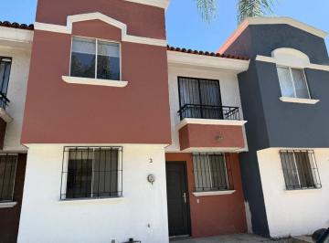 Casa de 4 habitaciones, Zapopan · Casa en Renta en Coto Privado - Jardines del Valle, Zapopan.