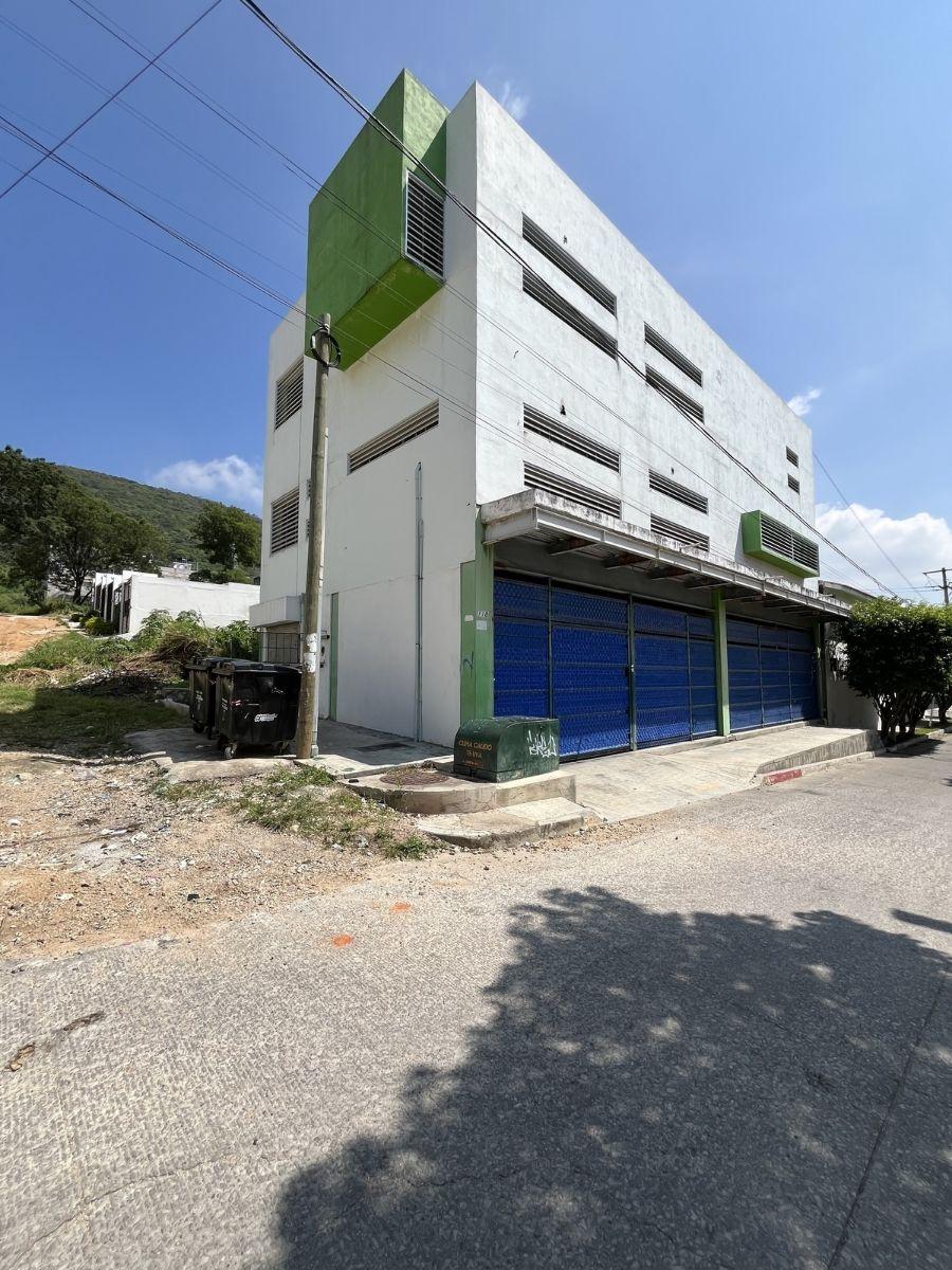 Edificio con Espacios Para Oficinas en Renta