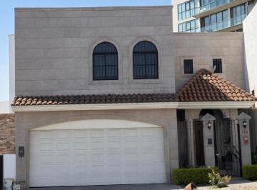 Casa · 300m² · 3 Recámaras · 2 Estacionamientos · Casa en Renta en San Jeronimo