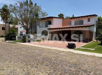 RCV26060805KGA
Ven y conoce esta casa que te ofrece amplitud, iluminación y un · Casa Venta Balvanera Golf & Polo Country Club