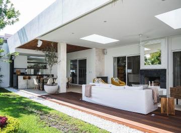 9b62183d2b3d48a98d8e4831ef05e30a0944a10acab6628dfa6b0bfe2f68bd31 · Casa en Venta en Juriquilla, Querétaro