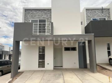 Casa · 154m² · 4 Recámaras · 2 Estacionamientos · Casa en Venta Fraccionamiento Santa Monica, Chihuahua