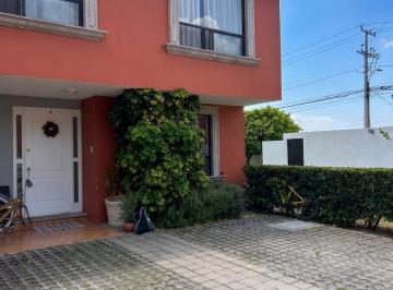 Casa · 175m² · 3 Recámaras · 2 Estacionamientos · Casa en Renta en Juriquilla