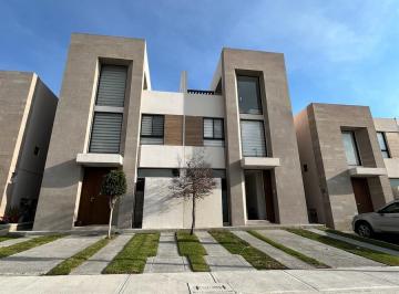 Casa en condominio · 4 Recámaras · 2 Estacionamientos · Casa en Condominio en Renta en Altos Juriquilla