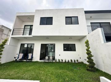 Casa · 150m² · 4 Recámaras · 2 Estacionamientos · Casa en Lomas de Cortes