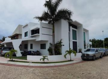 Casa en condominio · 340m² · 3 Recámaras · 2 Estacionamientos · Casa en Renta en Cancun en Residencial Lagos del Sol